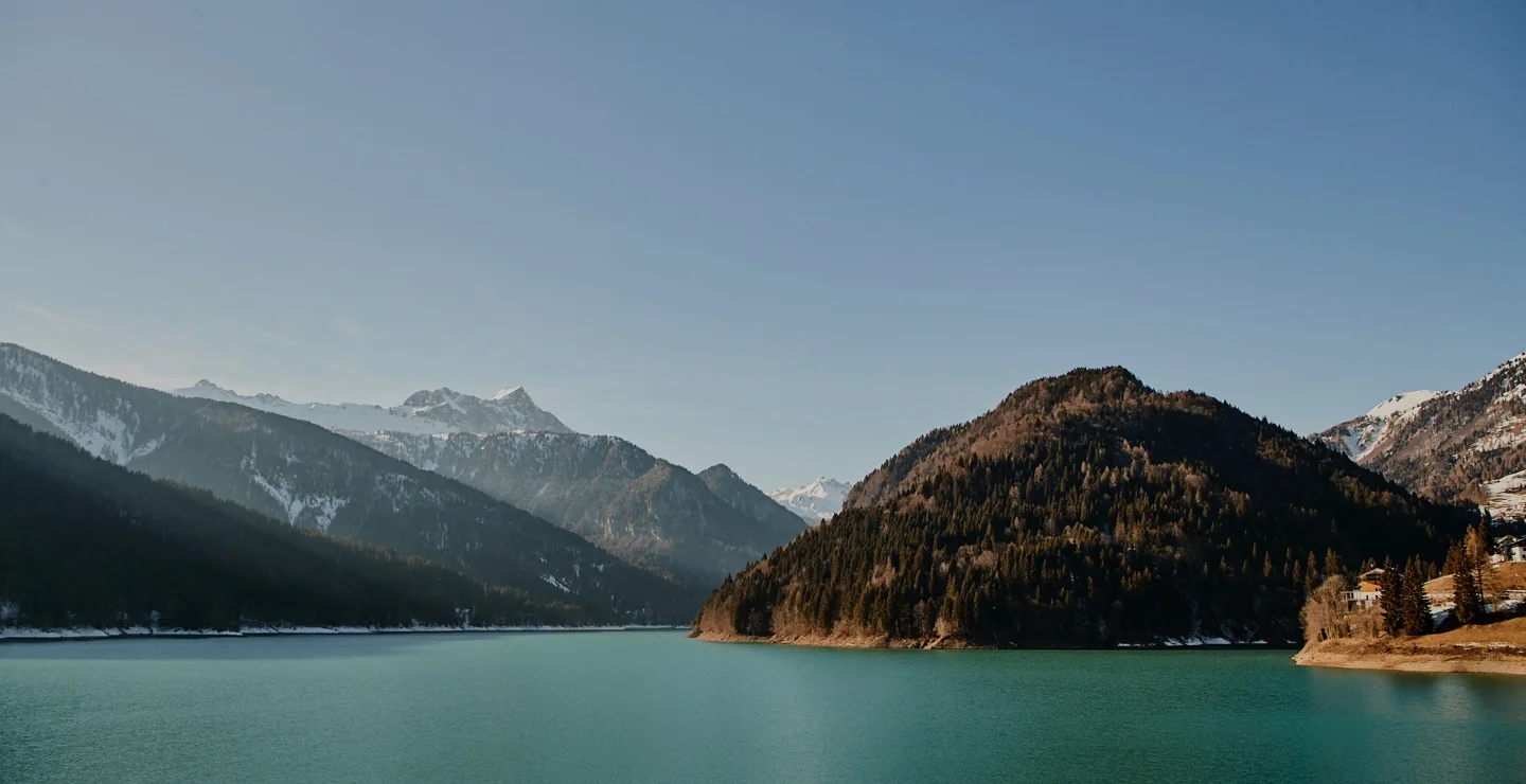 Mountains and a lake in Scarpetta’s Italian landscape photography